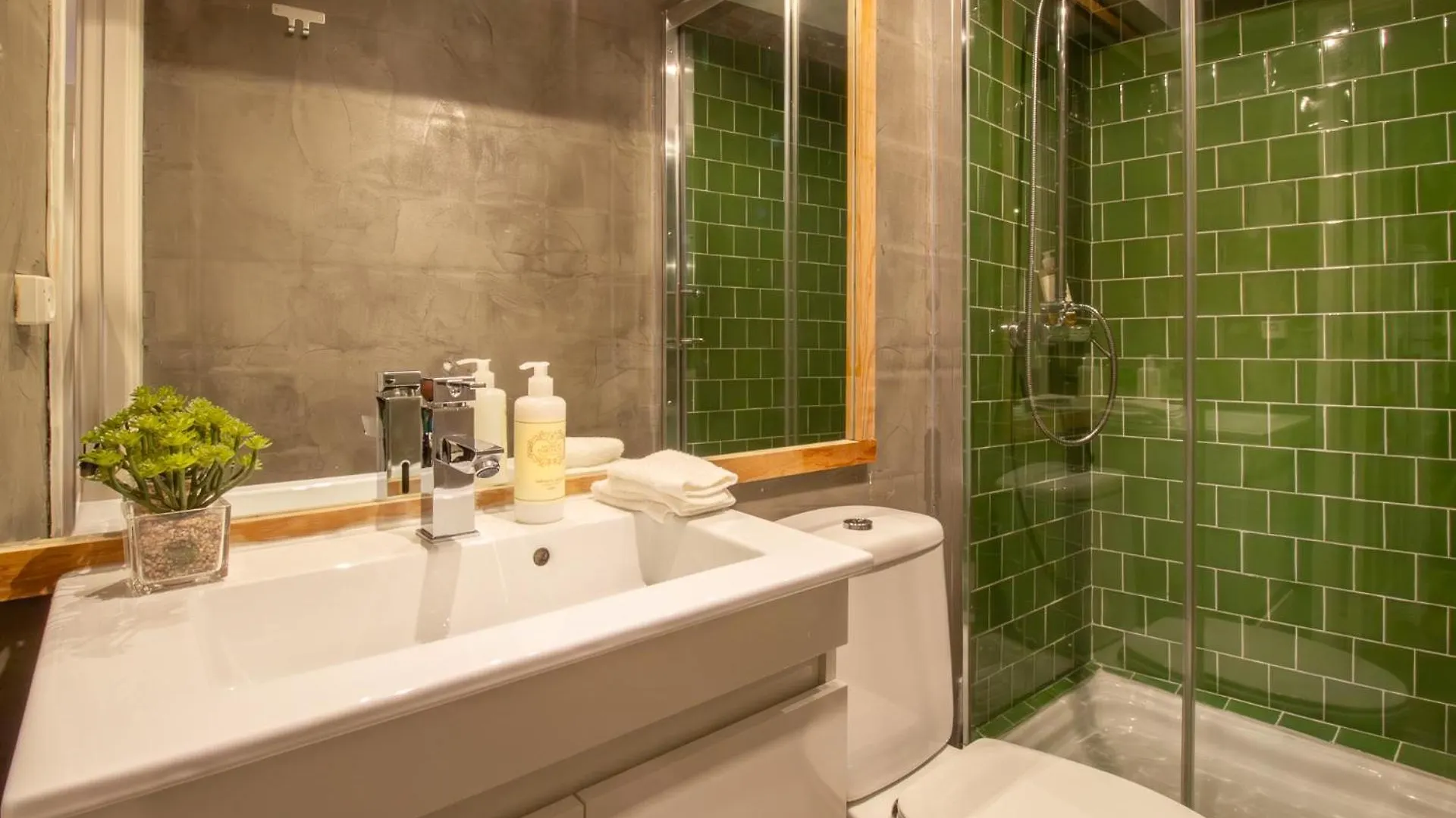 Contemporary Apartment In Chiado 2 Lissabon