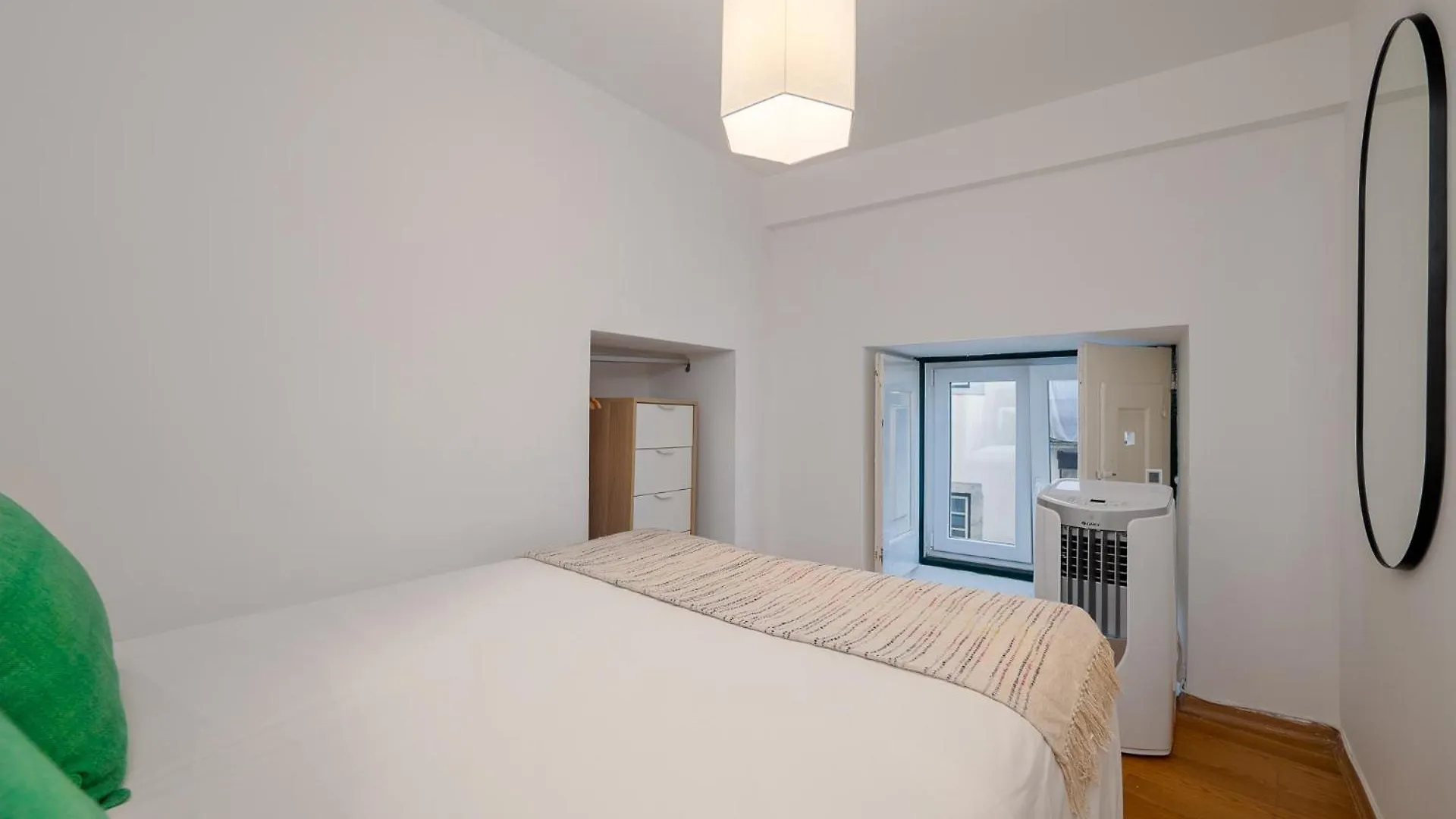 Contemporary Apartment In Chiado 2 Lissabon